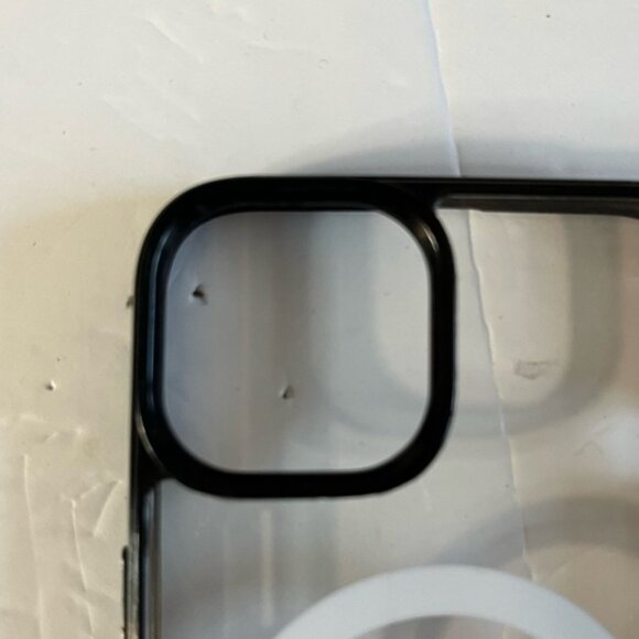 Set of 2 MagSafe iPhone 13 Cases – Clear & Black Trim - Picture 9 of 9